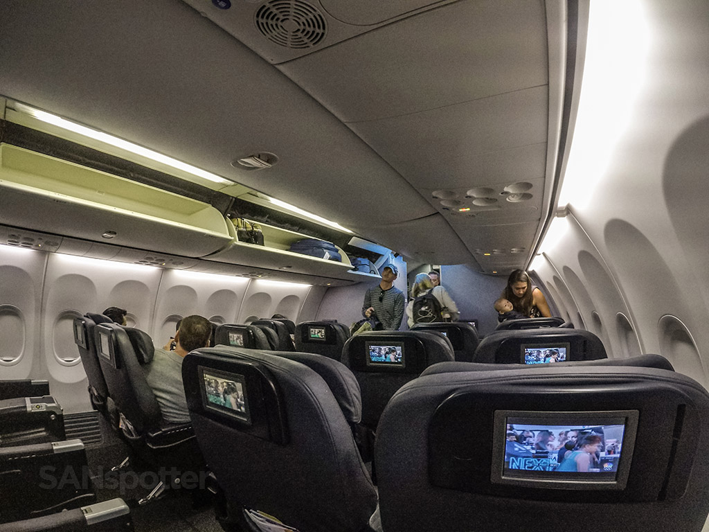 United 737-900/er first class cabin