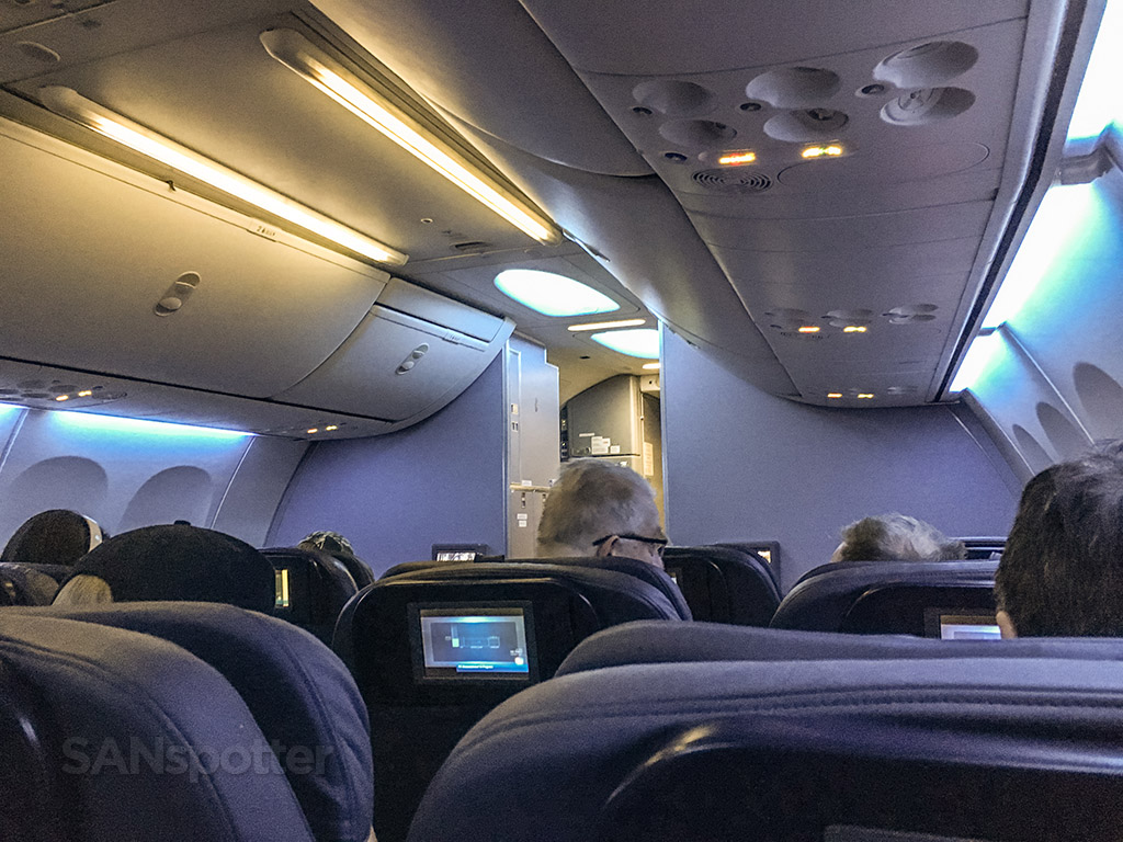 United Airlines 737-900/er mood lighting 