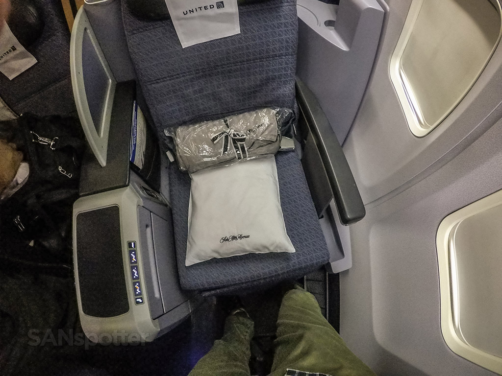 United Airlines 757-200 Premium Business Class (P.S.) seat