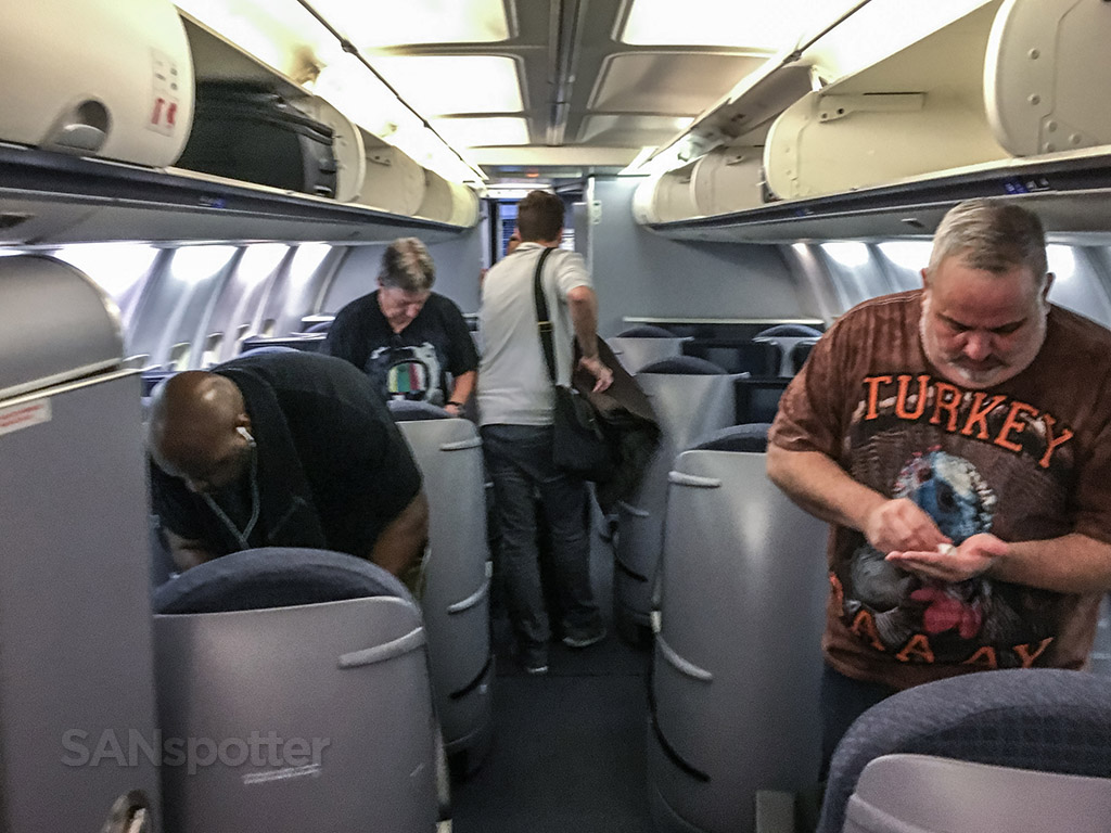 United Airlines 757-200 PS cabin