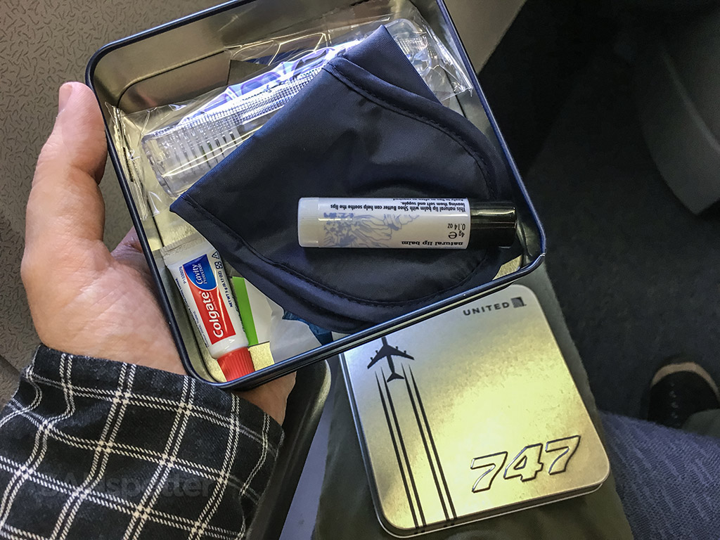 Contents of United airlines 747 metal amenity kit