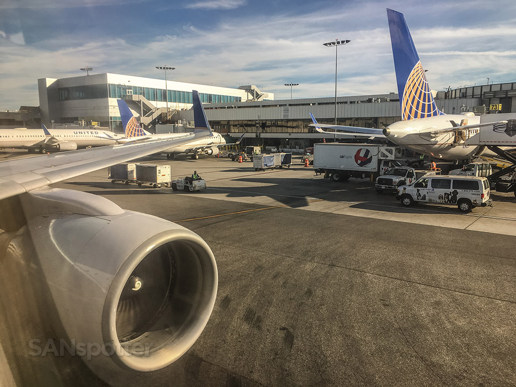 Pratt and Whitney United Airlines 757