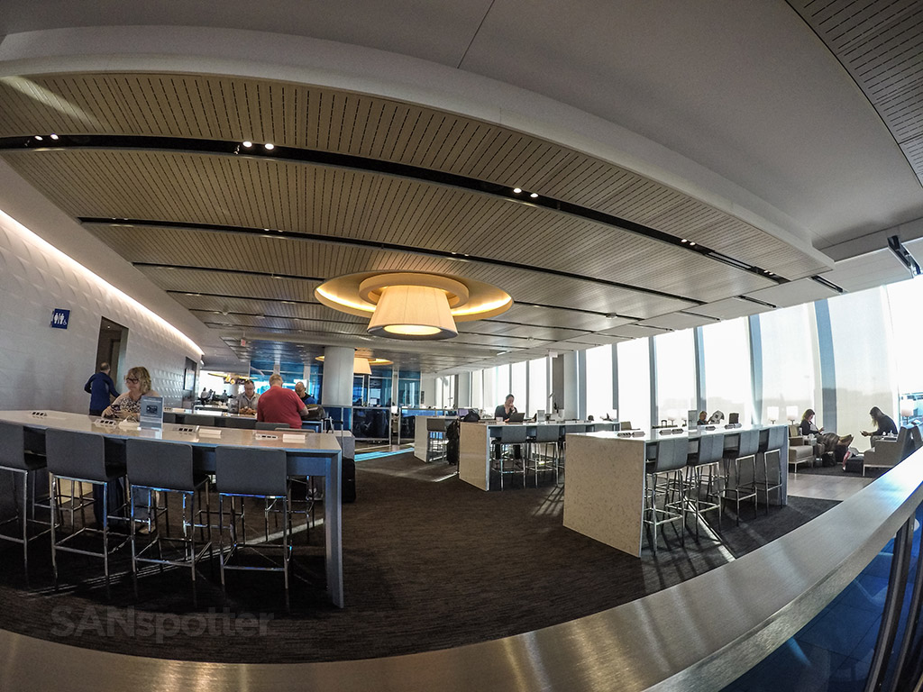 Very large United club LAX
