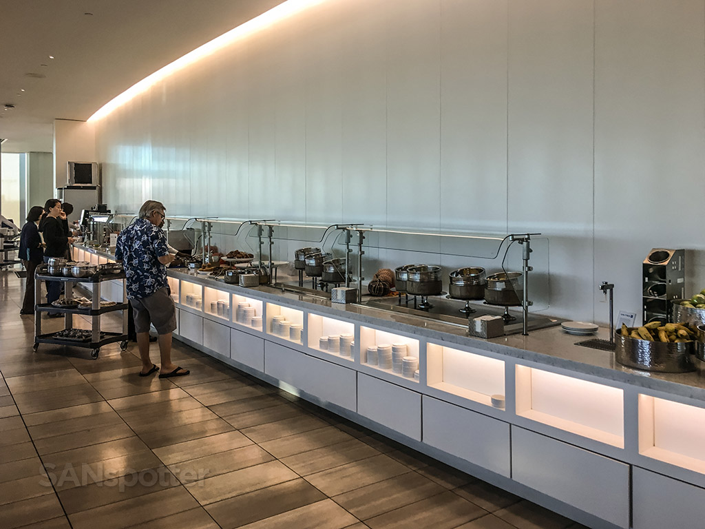 United club LAX free food
