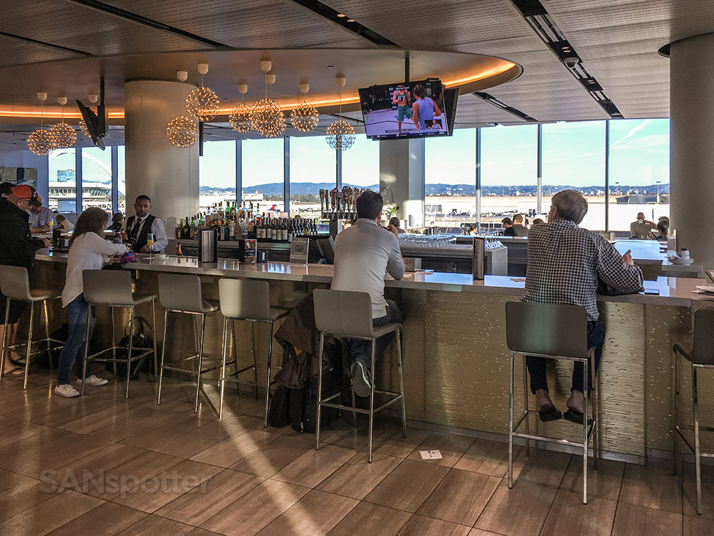 United club LAX bar