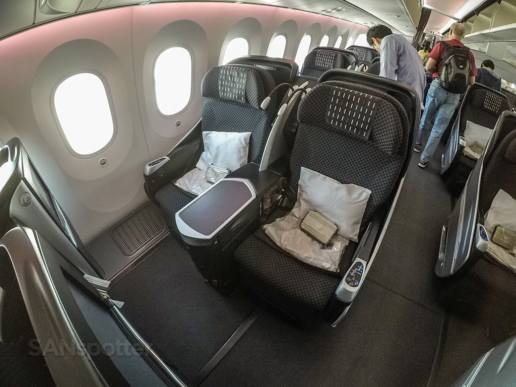 Japan Airlines 787-8 Shell Flat Neo business class seats