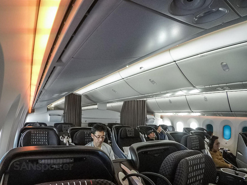Japan Airlines 787 business class cabin pic