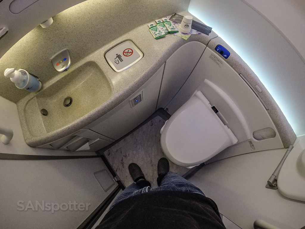 Japan airline 787 business class bathroom