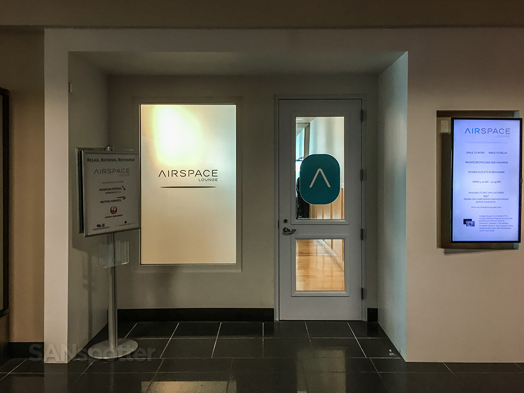 Airspace lounge terminal 2 SAN