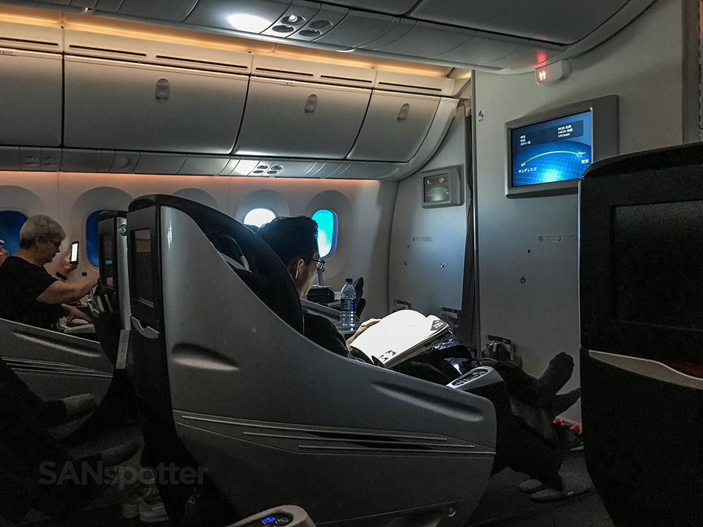 Japan Airlines 787 business class inside