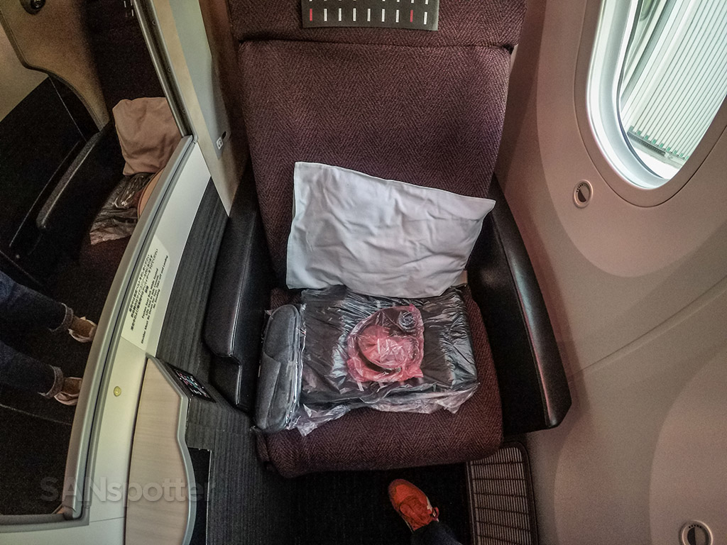 Japan Airlines 787 Sky Suite business class seat