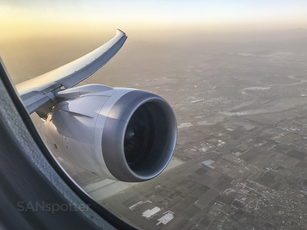 JAL 787 engine and wing
