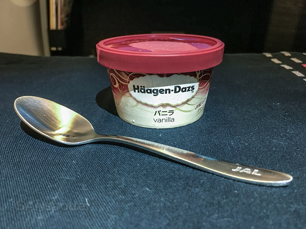 Japan Airlines business class dessert