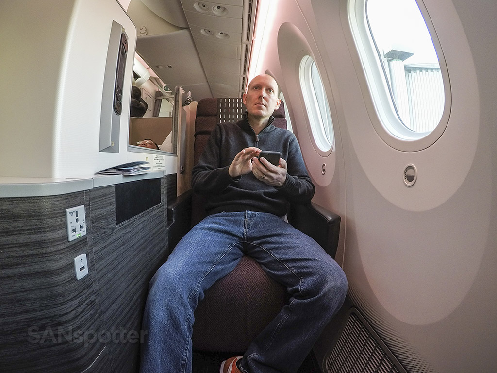 Japan Airlines 787-8 business class (Sky Suite) Beijing to