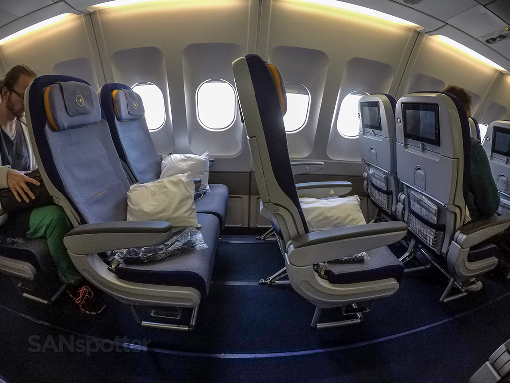 Lufthansa economy class seats