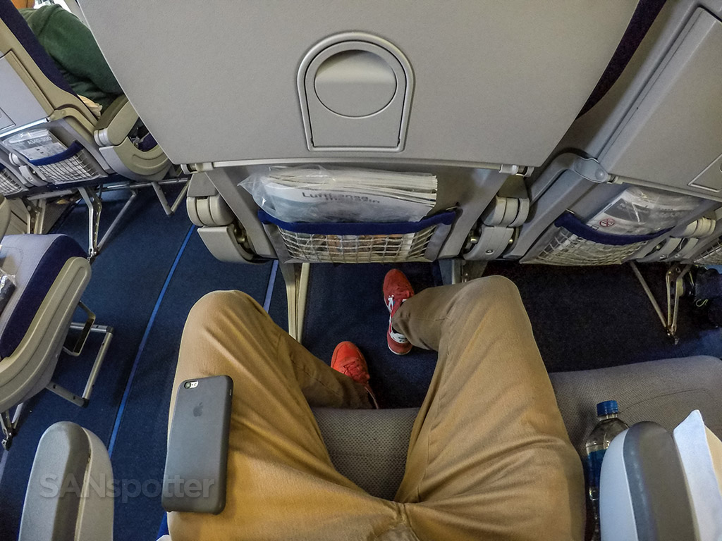 Lufthansa a340-300 seat pitch