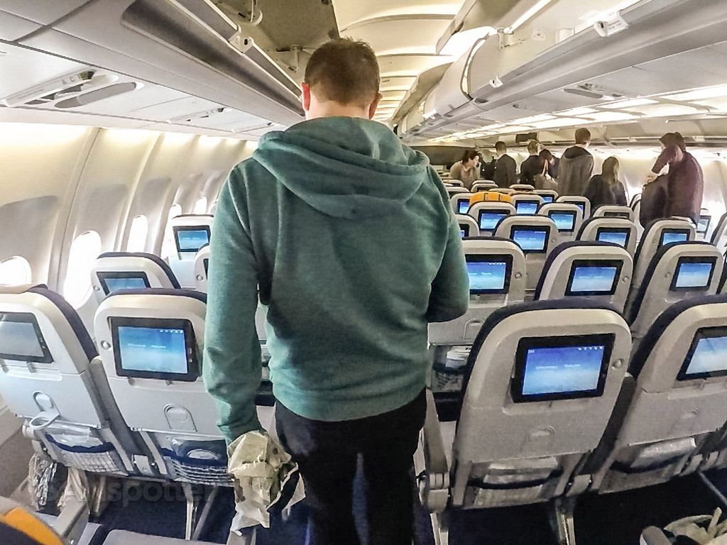 Lufthansa a340-300 interior