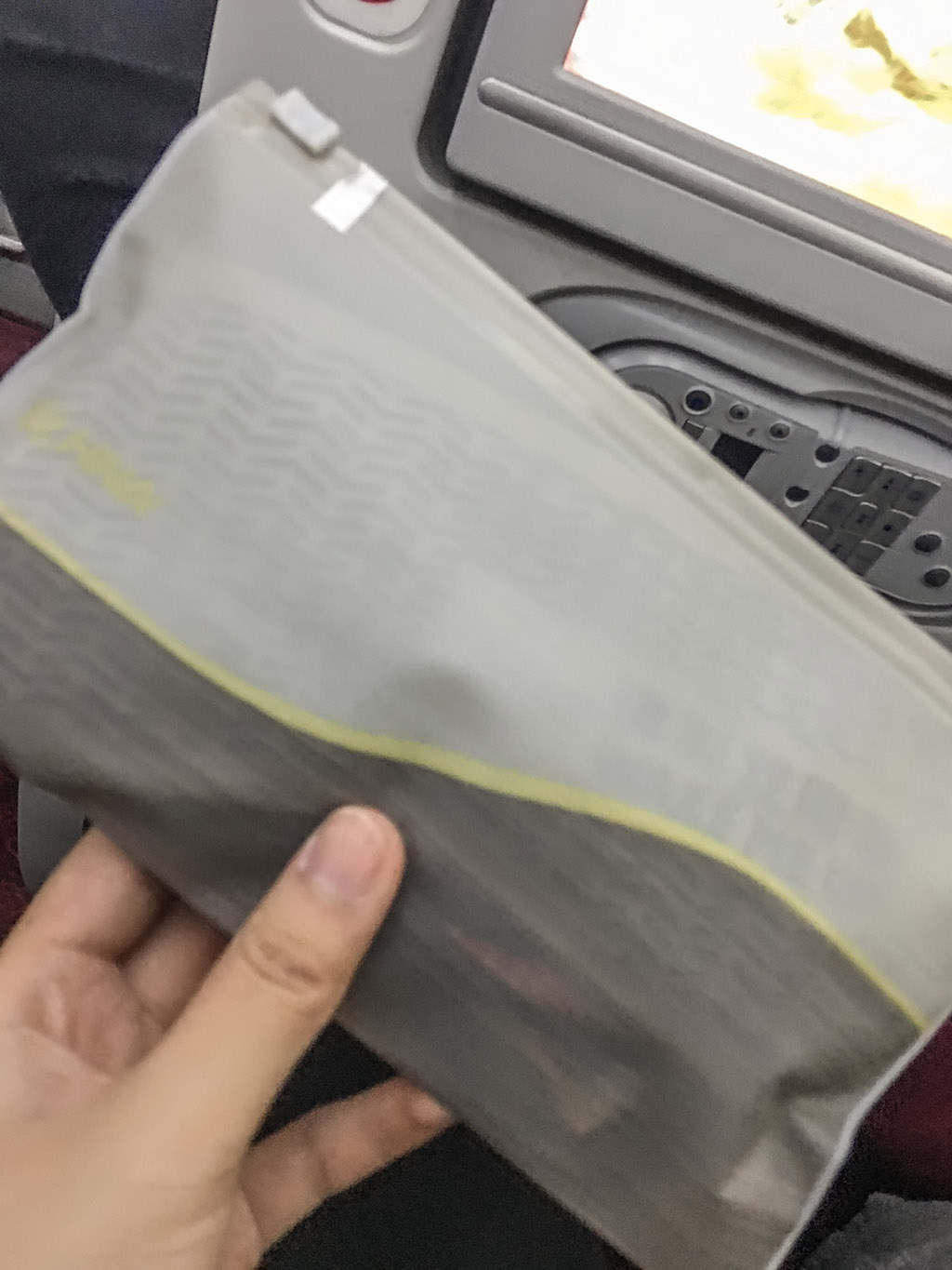 Hainan Airlines economy class amenity kit