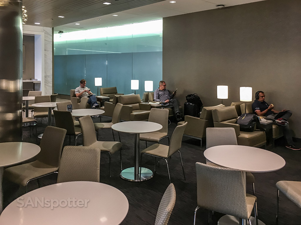 LAS: United Airlines United Club Reviews & Photos - Concourse D, Harry Reid  International Airport