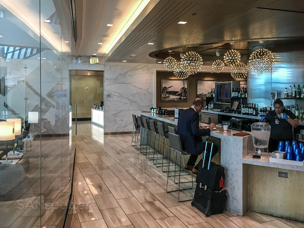 LAS: United Airlines United Club Reviews & Photos - Concourse D, Harry Reid  International Airport