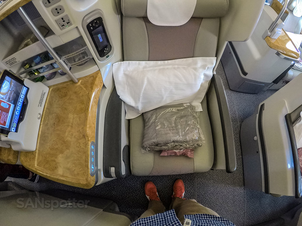 Emirates business class pillows and blankets