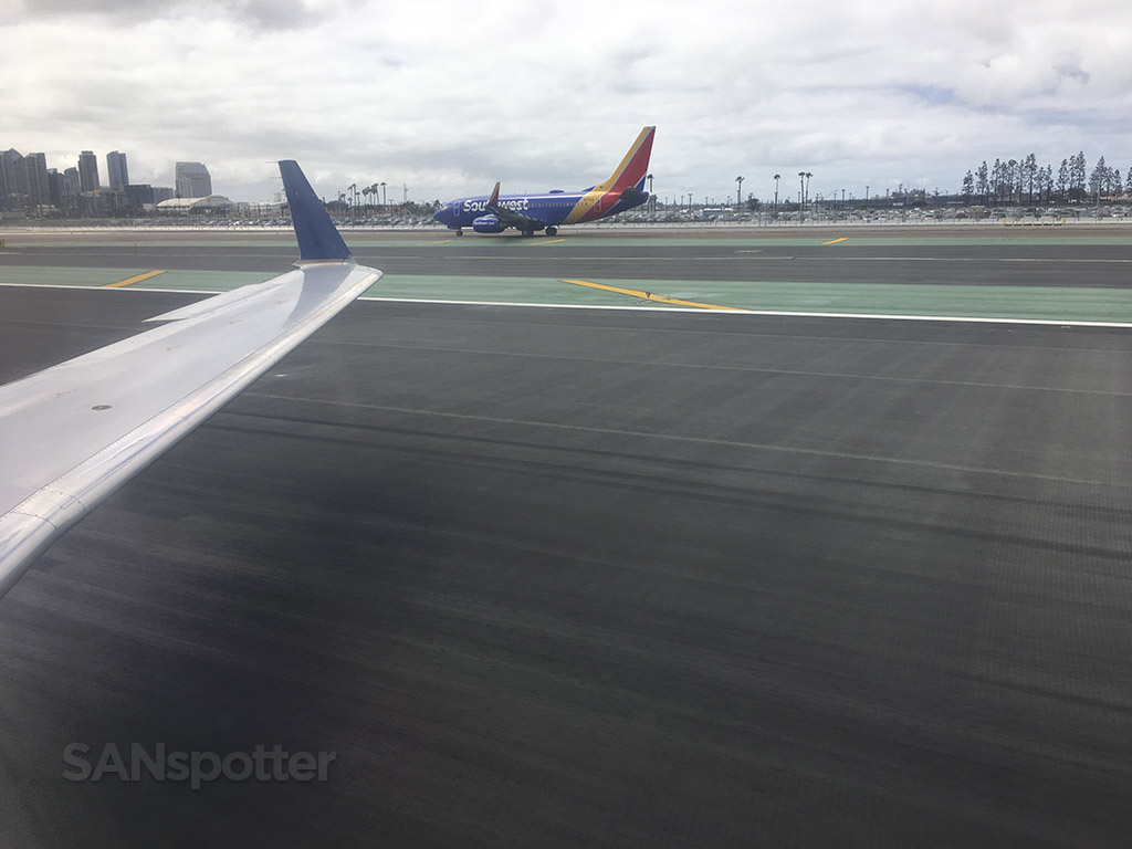 United express CRJ take off San Diego airport
