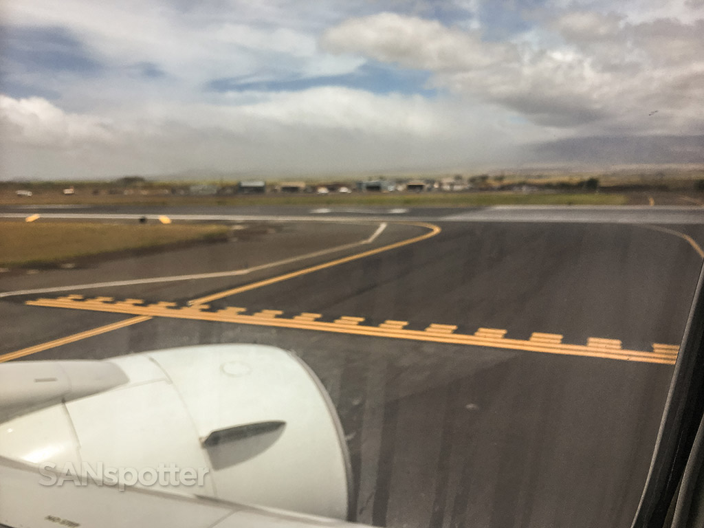 Dirty and scratched windows Hawaiian Airlines 767