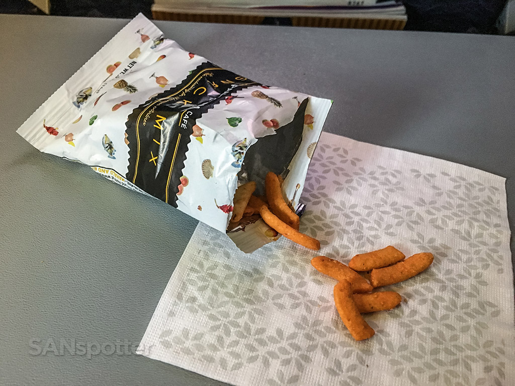 Hawaiian Airlines economy class snack