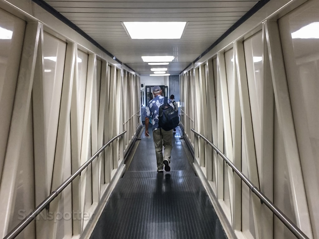 Hawaiian Airlines jet bridge Maui airport