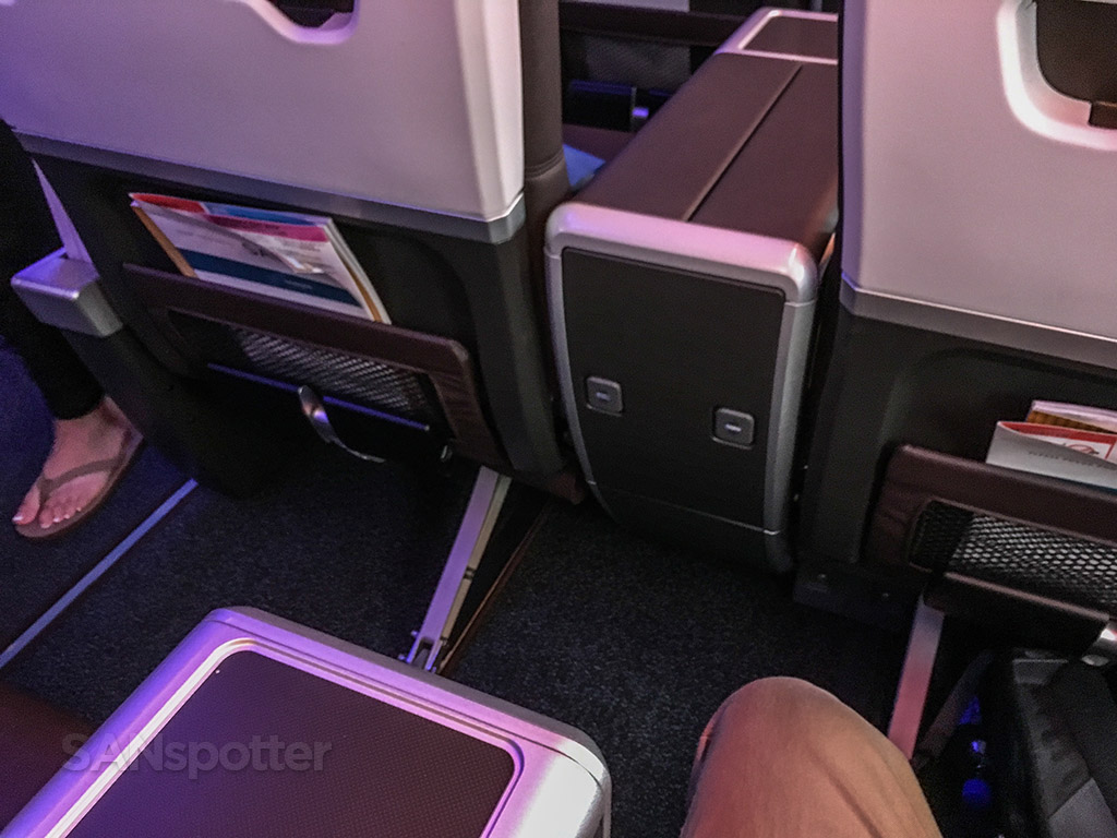 Hawaiian Airlines A321neo USB outlets