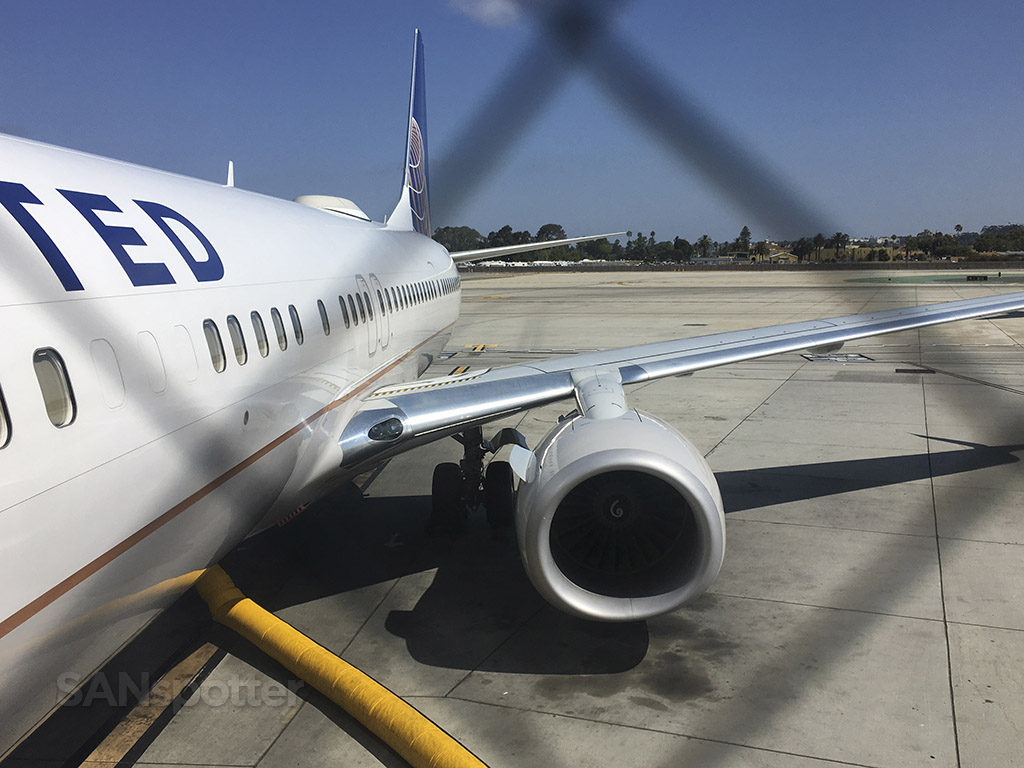 Clean 737 United Airlines