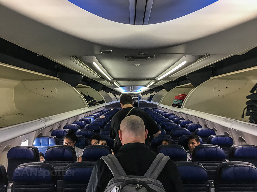 United airlines sky interior 737