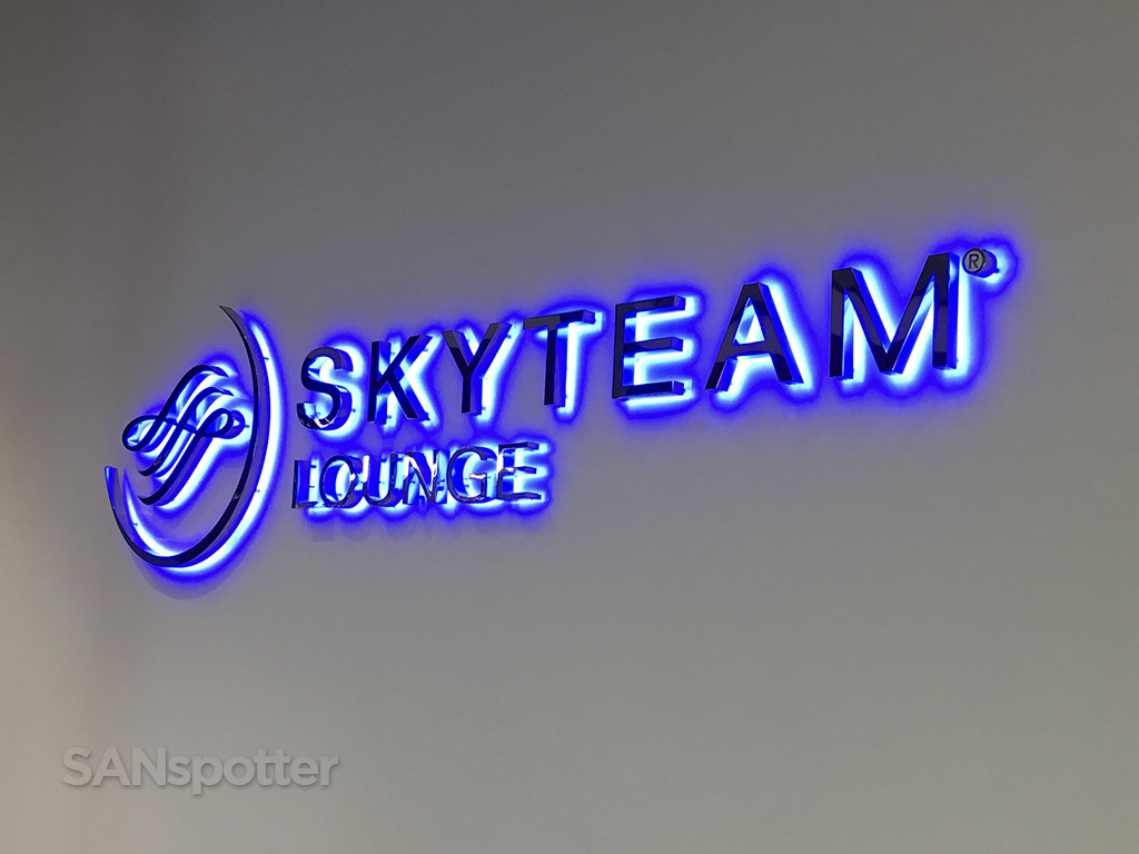Neon SkyTeam lounge sign