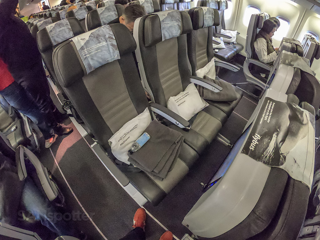 Icelandair 767 economy class seats 