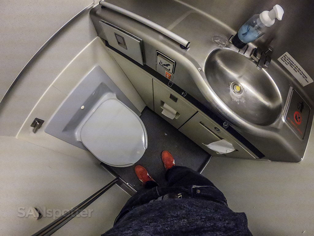 Icelandair 767 rear lavatory 