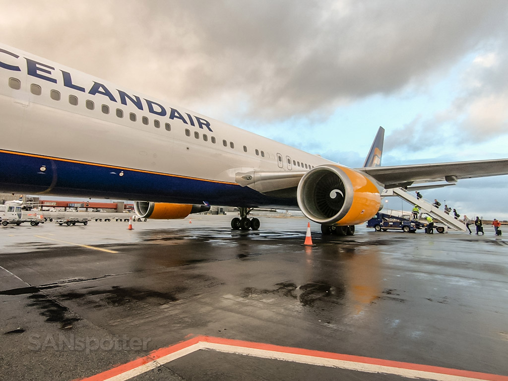 Icelandair 767-300 review