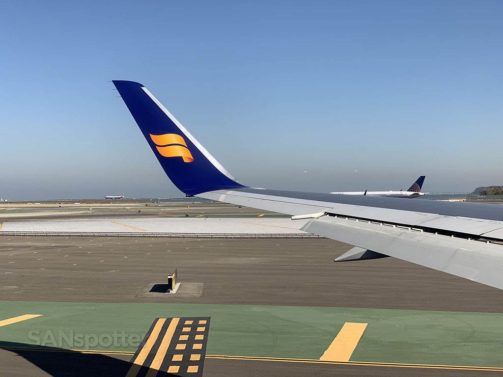 Icelandair departure SFO