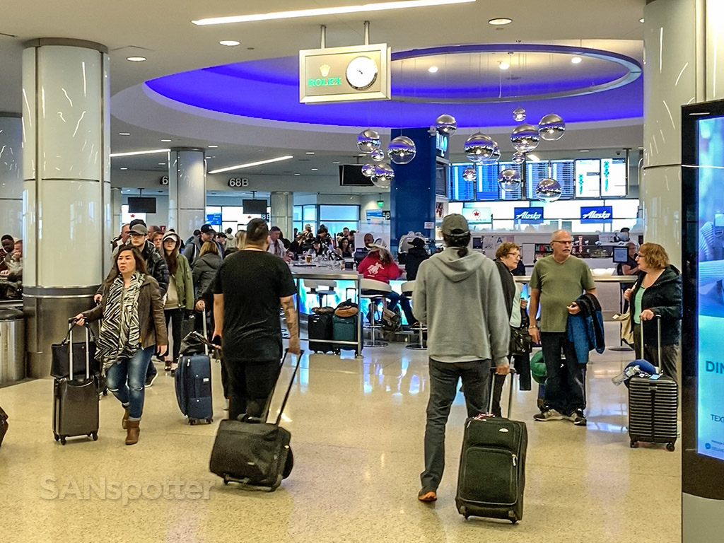 Terminal 6 bar LAX