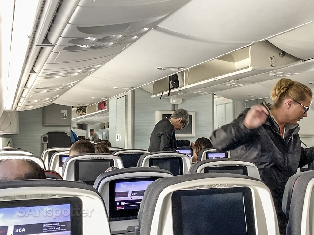 Air Canada 787-9 mid cabin lavatory
