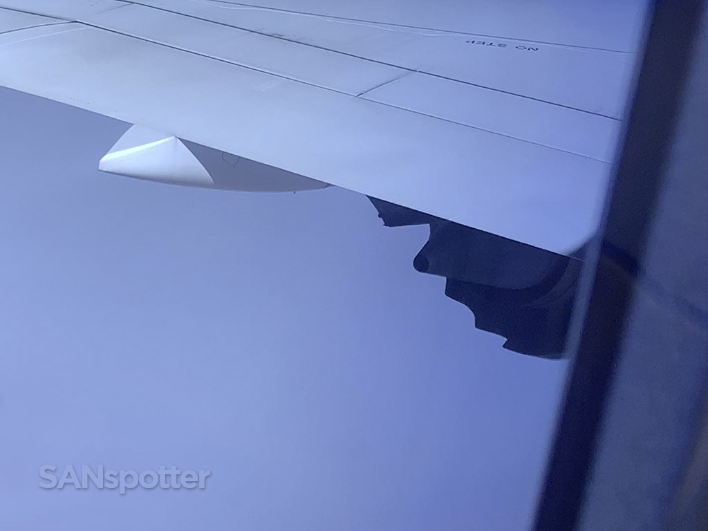 787 engine and whing viewed from the window