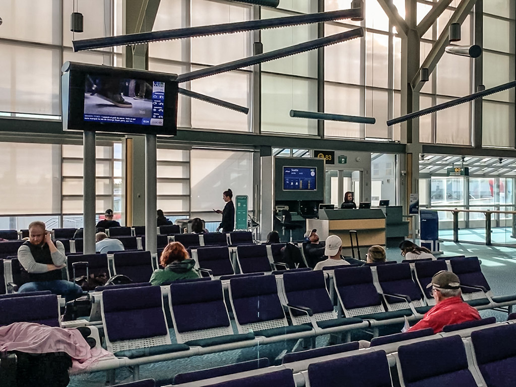 Alaska Airlines boarding gate YVR