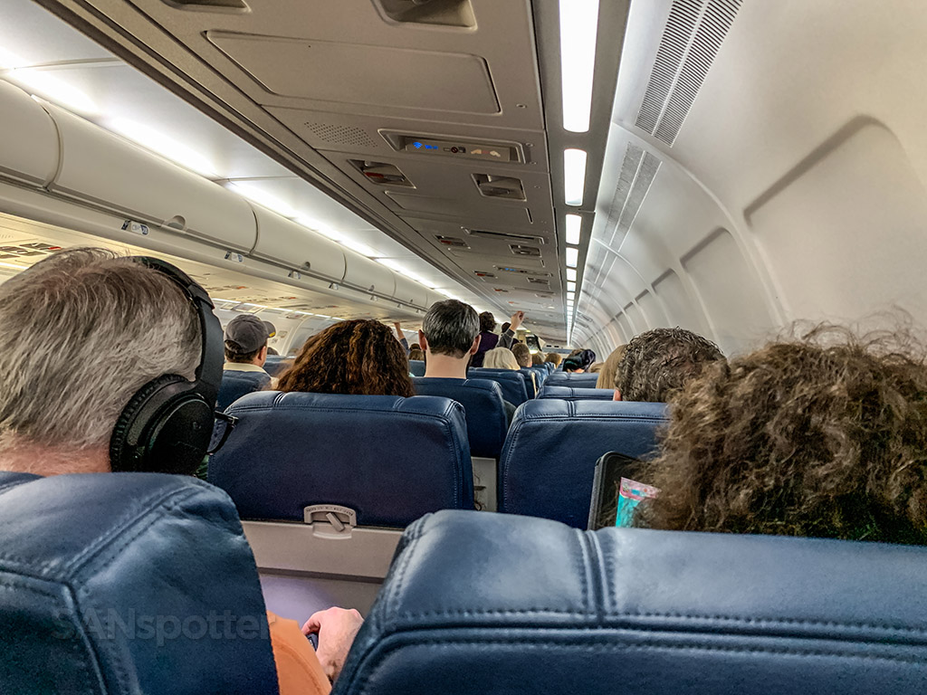 Delta md-88 economy class review