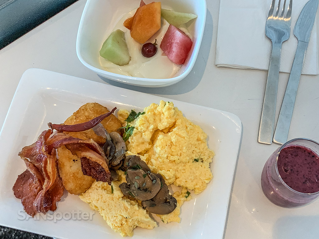 Air New Zealand Lounge Sydney breakfast