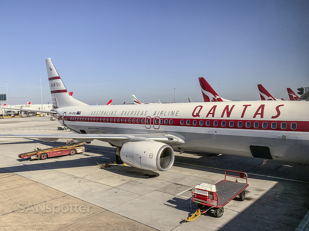 Retro Roo II Qantas 737-800