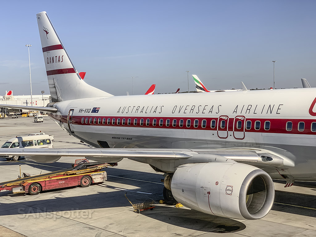 Retro Roo II Qantas 737-800 Close up