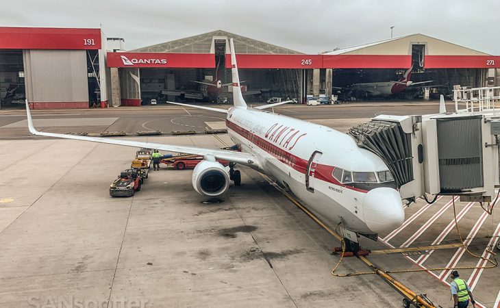 QANTAS 737-800 first class review Melbourne to Sydney