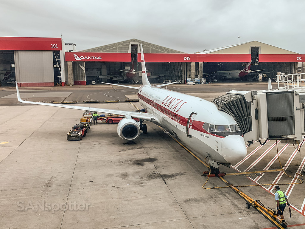 Qantas 737-800 Retro Roo II