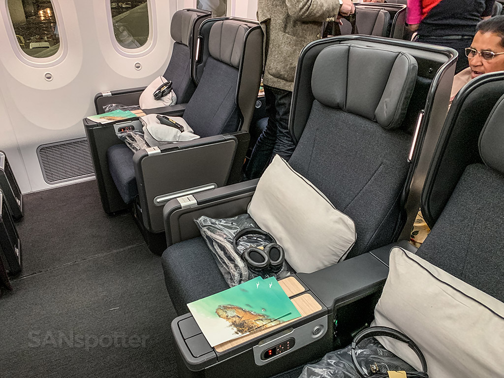 Qantasin 787 premium economy -istuimet