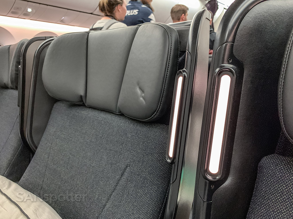 Lumina de lectură a scaunului premium economy de la Qantas