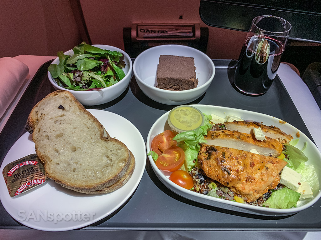 Comida de la clase económica premium de Qantas